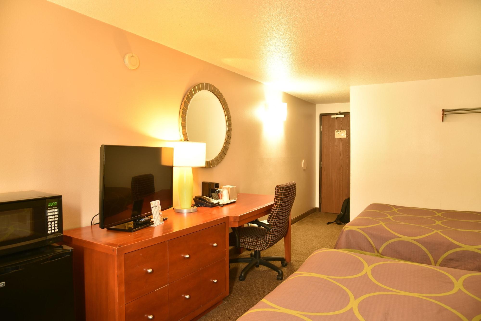 Super 8 By Wyndham Rapid City Rushmore Rd Bagian luar foto