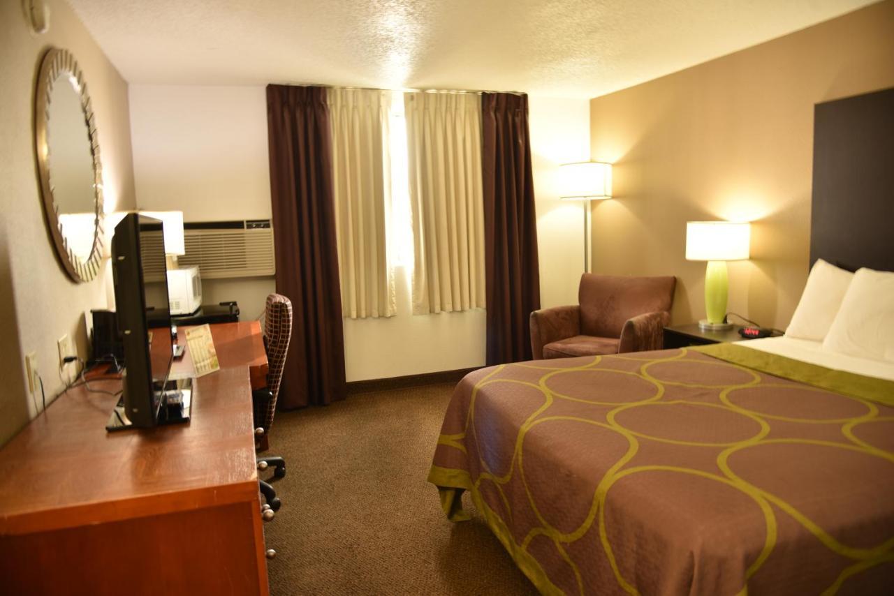Super 8 By Wyndham Rapid City Rushmore Rd Bagian luar foto